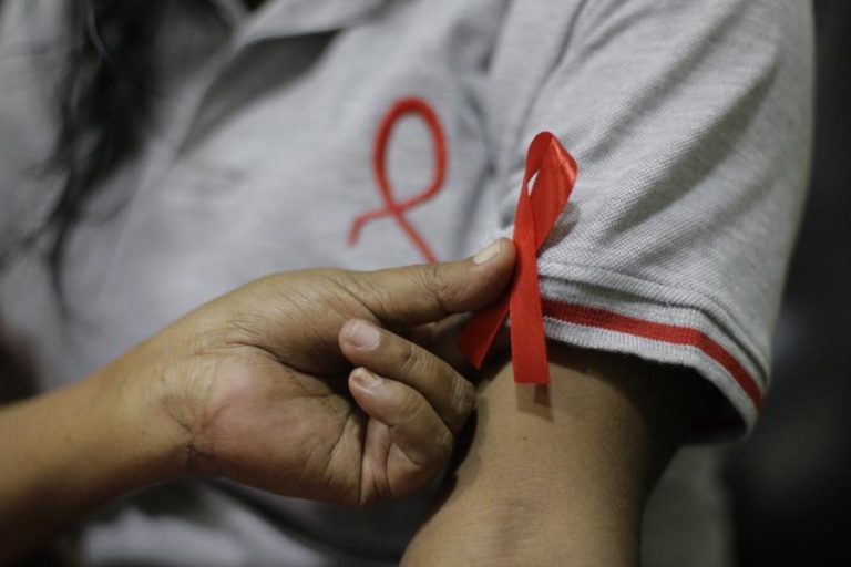 Bolsas Gilead distinguem dispositivo intrauterino contra VIH/sida e marcha para idosos