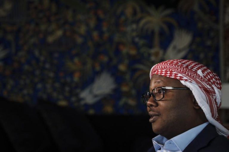 PR guineense oferece piroga aos habitantes da ilha de Caravela de Bijagós