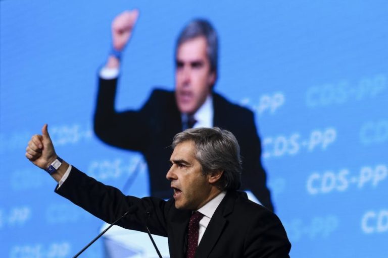CDS-PP: Nuno Melo pede a militantes que “não se desfiliem” e lutem contra “ilegalidades”