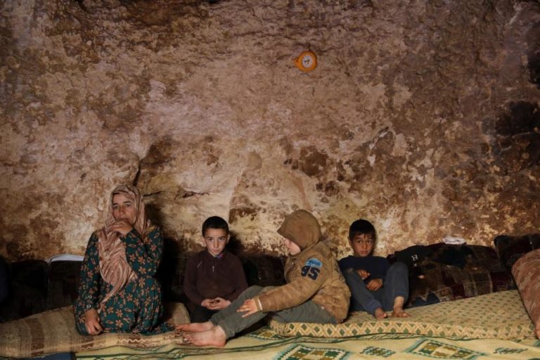 Refugiados regressados à Síria enfrentam graves abusos — HRW