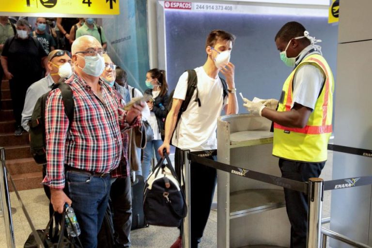 Covid-19: Angola passa a cobrar 46 euros por teste pós-desembarque