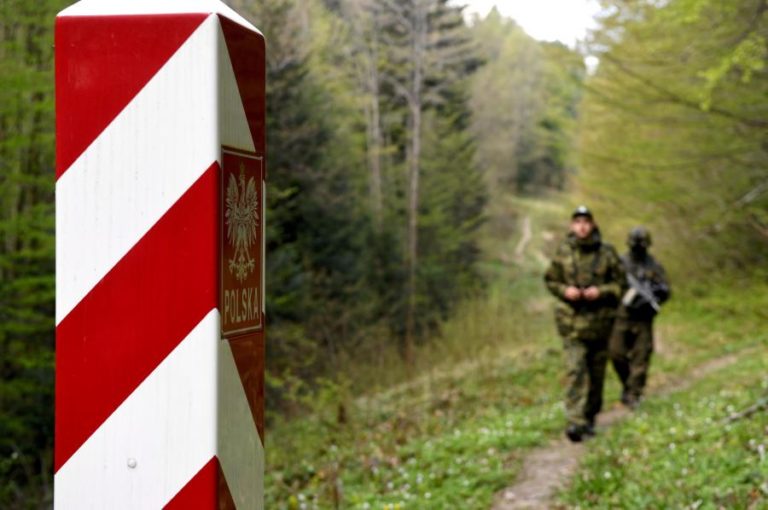 Migrações: Polónia aumenta para 10 mil os militares na fronteira com Bielorrússia