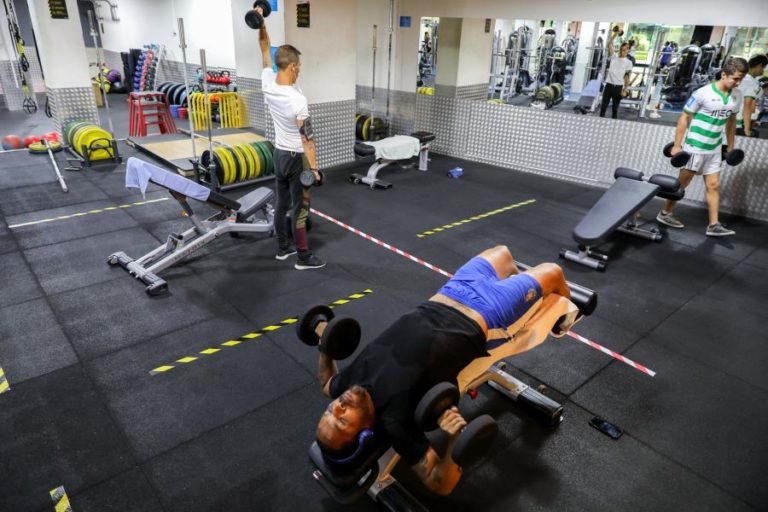 Covid-19: Distanciamento físico para prática de exercício em ginásios baixa para 1,5 metros