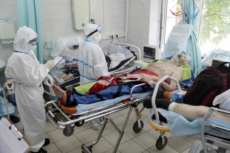 Covid-19: Rússia atinge novo recorde de mortes e exclui novo confinamento