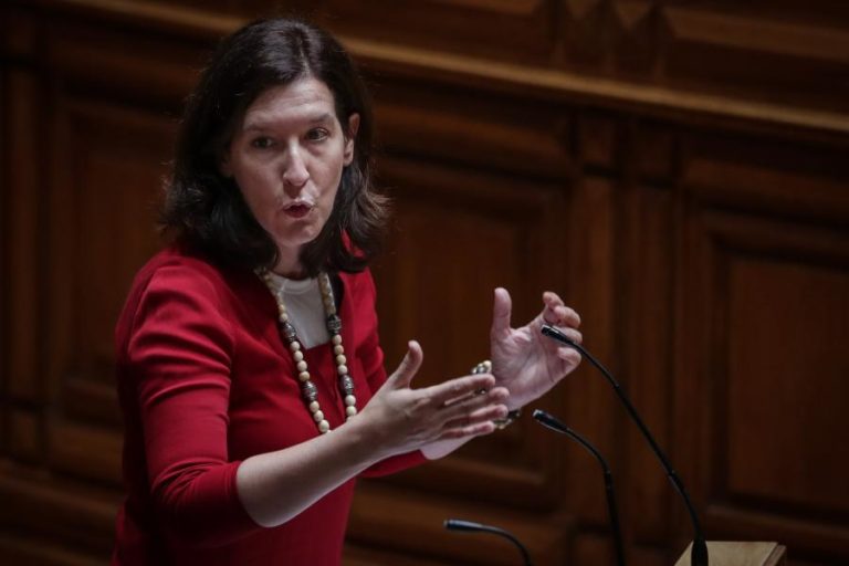 OE2022: CDS-PP, Chega e IL criticam falta de ambição no crescimento económico