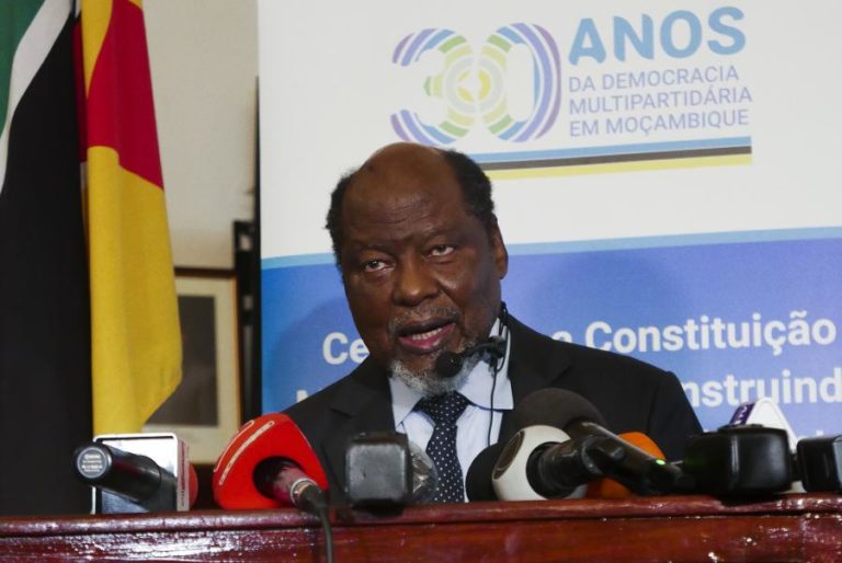 Ex-PR Chissano defende esforços para que ninguém siga caminho de Nhongo