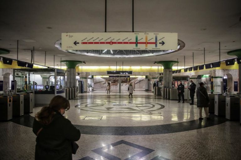 Trabalhadores do Metro de Lisboa em greve parcial com paralisação do serviço durante a manhã
