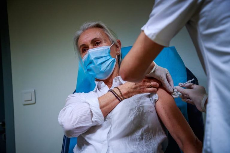 Covid-19: França com mais infeções e mais doentes nos cuidados intensivos