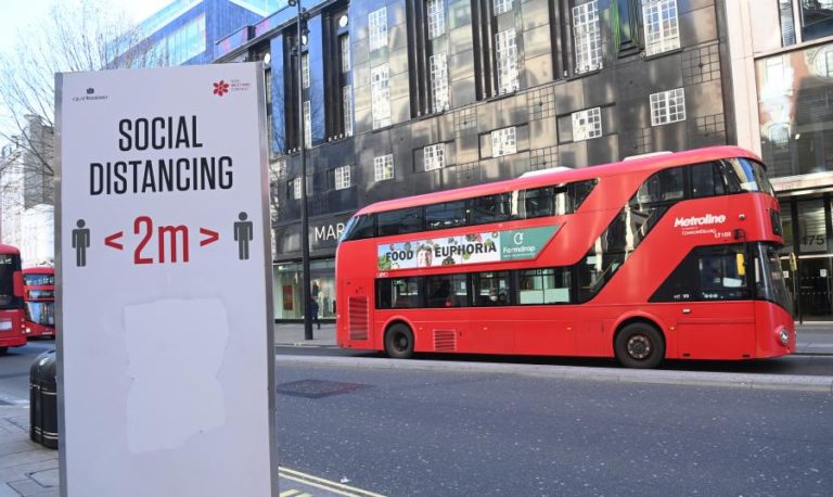 Covid-19: Reino Unido regista número de casos a subir