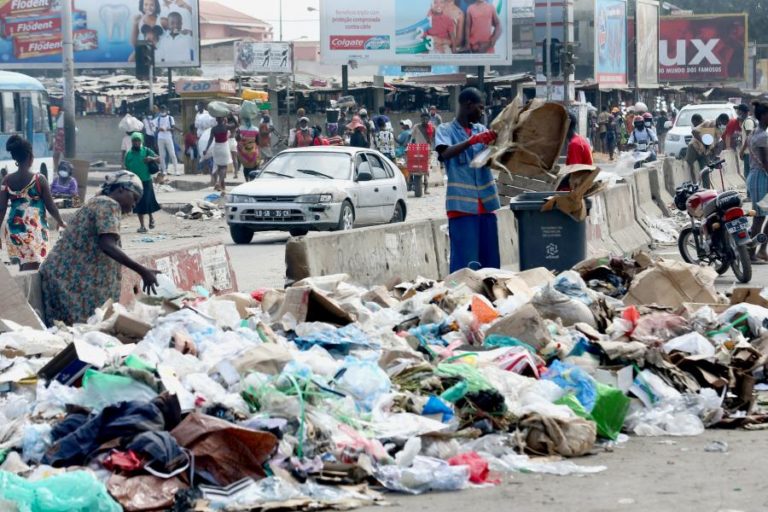 Governo de Luanda rescinde com duas empresas de limpeza por falta de capacidade