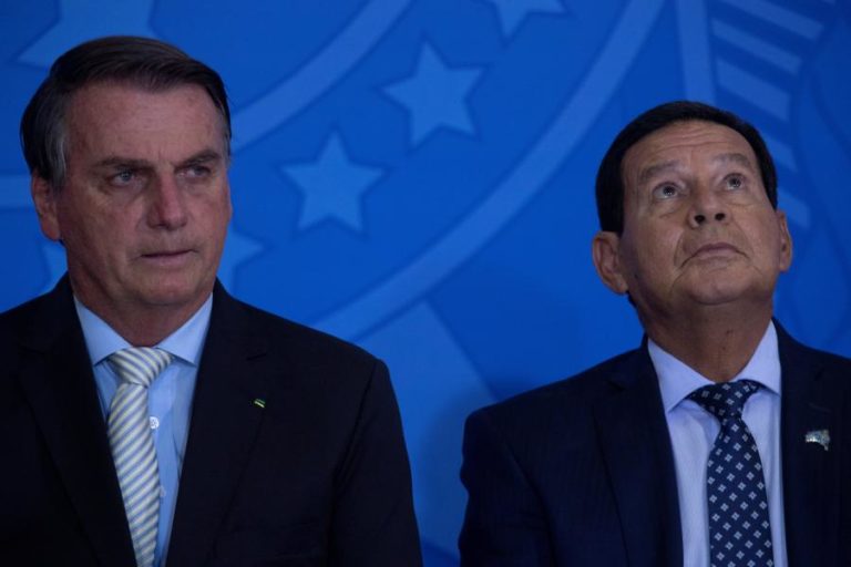 Tribunal eleitoral do Brasil forma maioria contra cassação da candidatura de Jair Bolsonaro