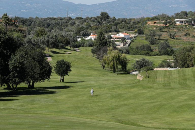Covid-19: Golfe no Algarve com “níveis muito altos” de procura após ano e meio de quebra