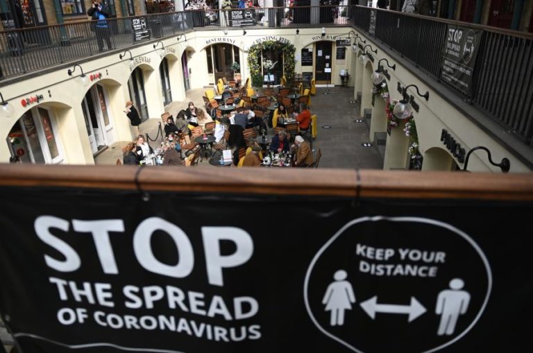 Covid-19: Pandemia já matou mais de 4,87 milhões de pessoas em todo o mundo