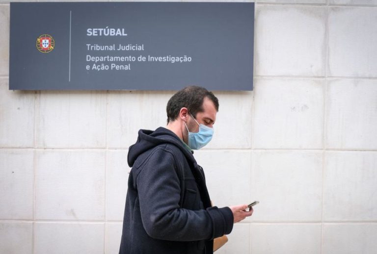 Tribunal de Setúbal absolveu Lusófona e ex-‘dux´ no caso do Meco, famílias recorrem para o Supremo