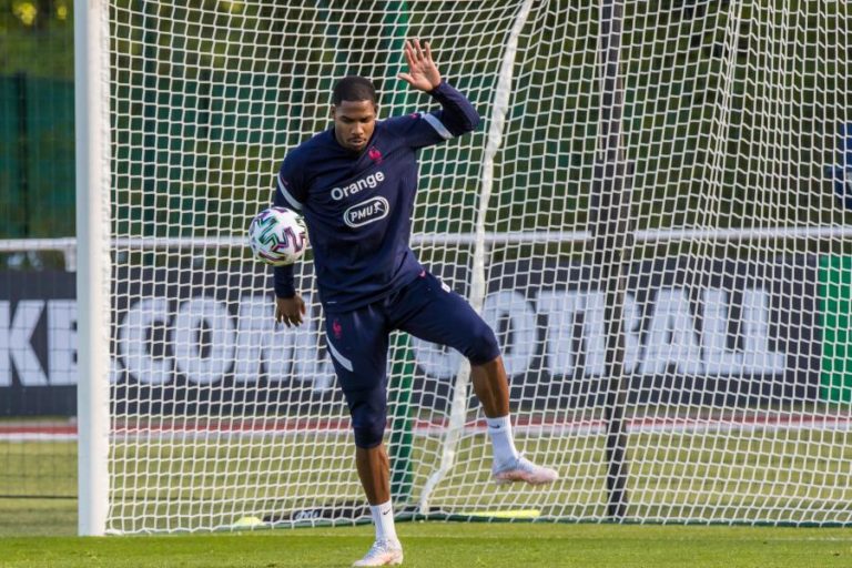 Guarda-redes Maignan operado com sucesso ao pulso e desfalca AC Milan por 10 semanas