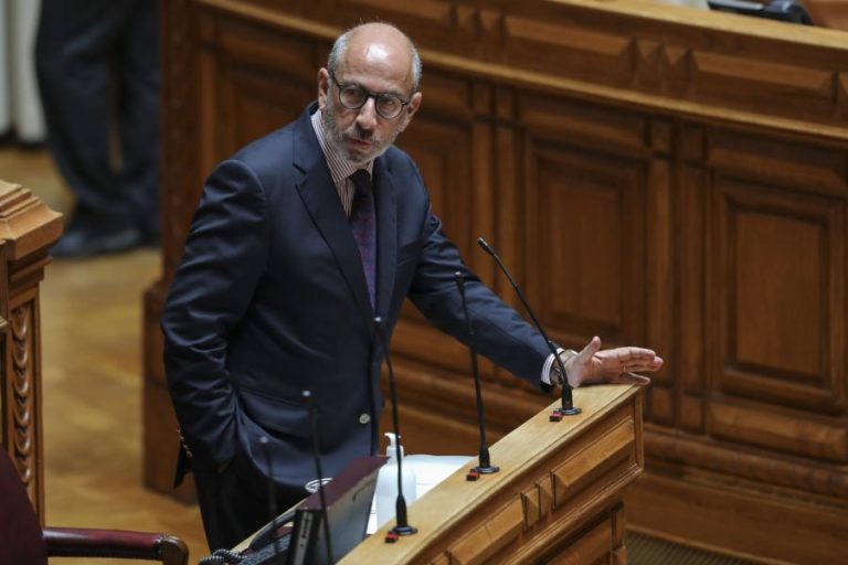 0E2022: CDS-PP apreensivo com carga fiscal e com crescimento este ano de 4,5%