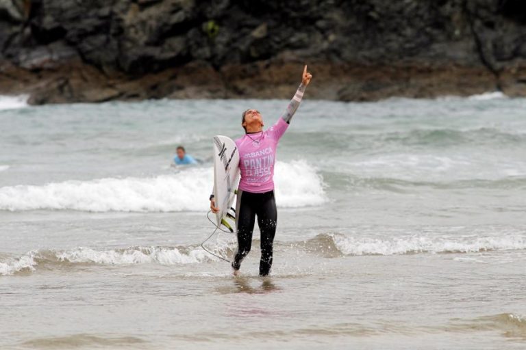Surfistas Carolina Mendes e Teresa Bonvalot eliminadas nos ‘oitavos’ em França