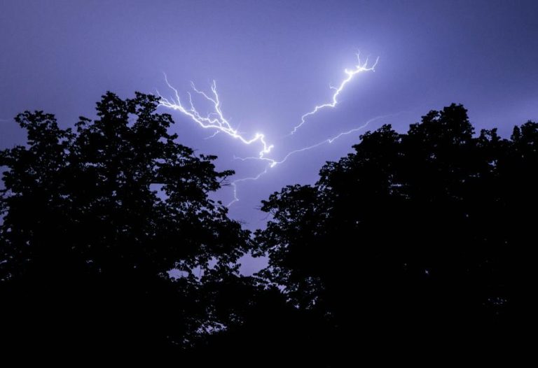 Ilhas dos Açores sob aviso amarelo devido a chuva forte e trovoada