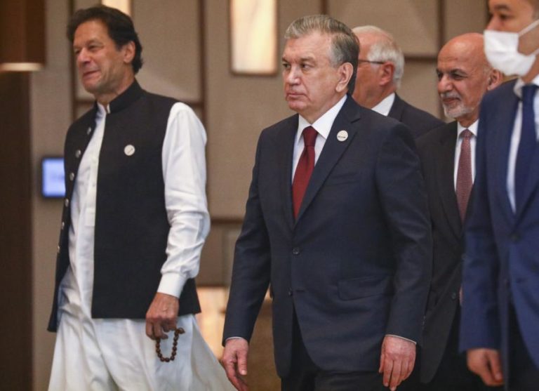 Uzbequistão vota em presidenciais que deverão dar vitória fácil a Mirziyoyev