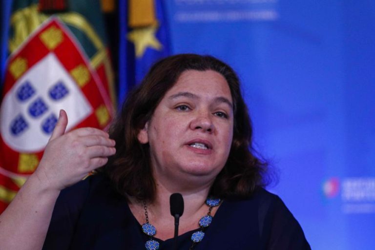 OE2022: Governo afasta aumentos salariais na função pública no próximo ano