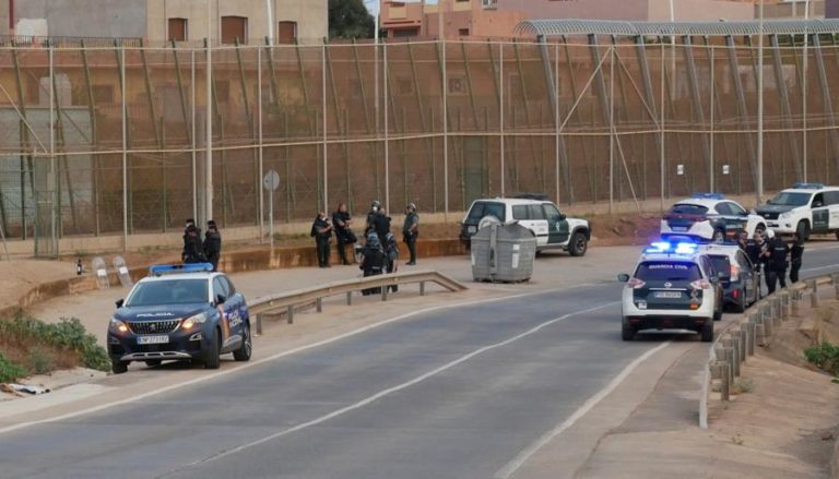 Cerca de 700 migrantes tentam entrar no enclave espanhol de Melilla