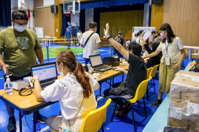 Covid-19: Casos em Macau que obrigaram a testes em massa têm origem em surto anterior