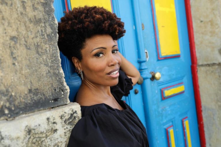 Primeiro single do novo álbum da cantora Lura saiu hoje e vai dar nome a digressão