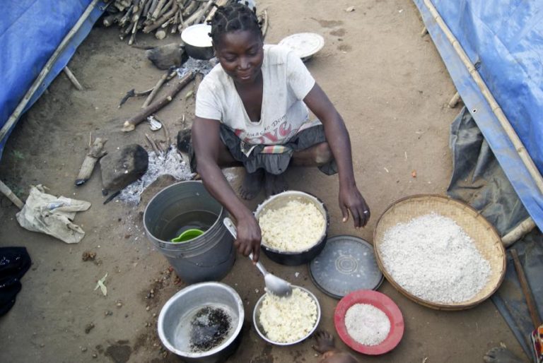 Moçambique/Ataques: ExxonMobil doa 18 toneladas de alimentos para deslocados
