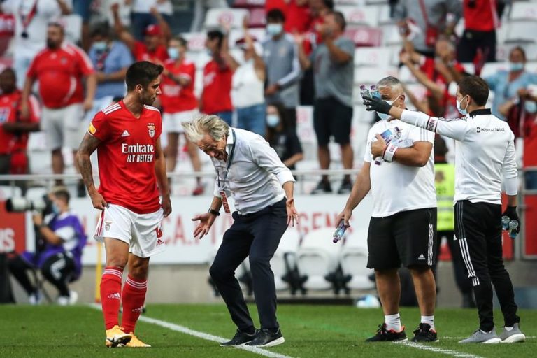 Avançado do Benfica Rodrigo Pinho operado a rotura de ligamento cruzado
