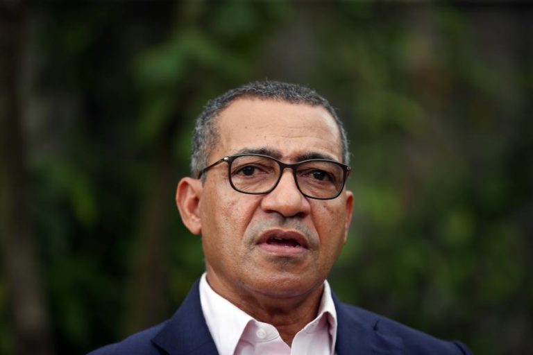 Presidente são-tomense insta Governo a acompanhar a melhoria energética no país