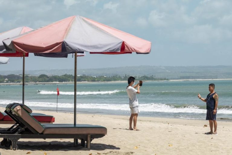 Covid-19: Ilha indonésia de Bali reabre para turistas de 19 países, incluindo Portugal