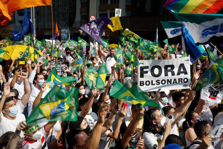 Movimento #Fora Bolsonaro volta a sair à rua em várias cidades portugueses