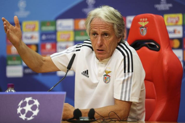 Jesus reconhece que estabilidade diretiva dá segurança ao futebol do Benfica