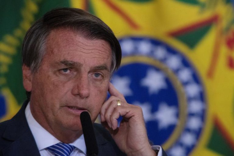 PR do Brasil ratifica lei que flexibiliza punições de funcionários públicos
