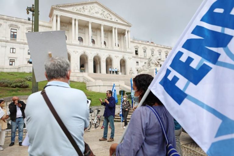 Fenprof anuncia nova greve no dia 12 e concentração em frente à AR