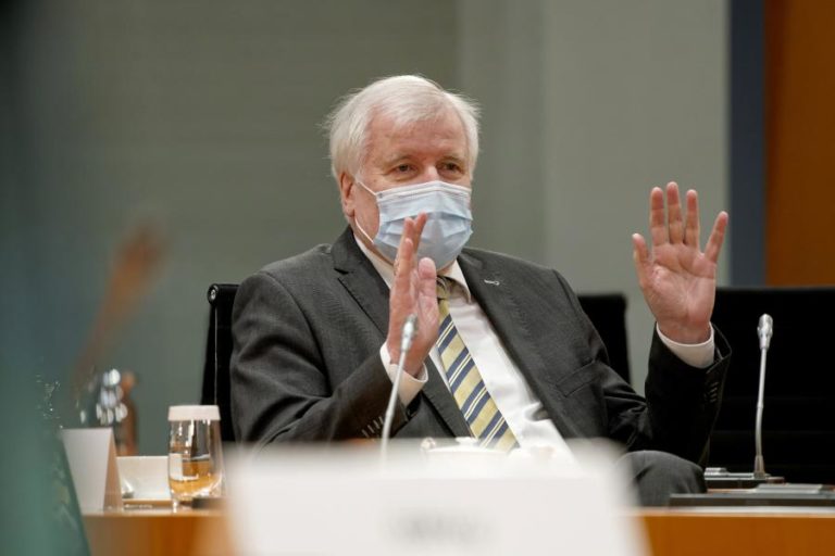 Ministro do Interior alemão diz que “é legítimo” proteger fronteiras com muros