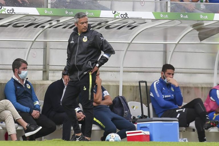 Treinador do Arouca quer jogadores “heróis” no duelo com Sporting