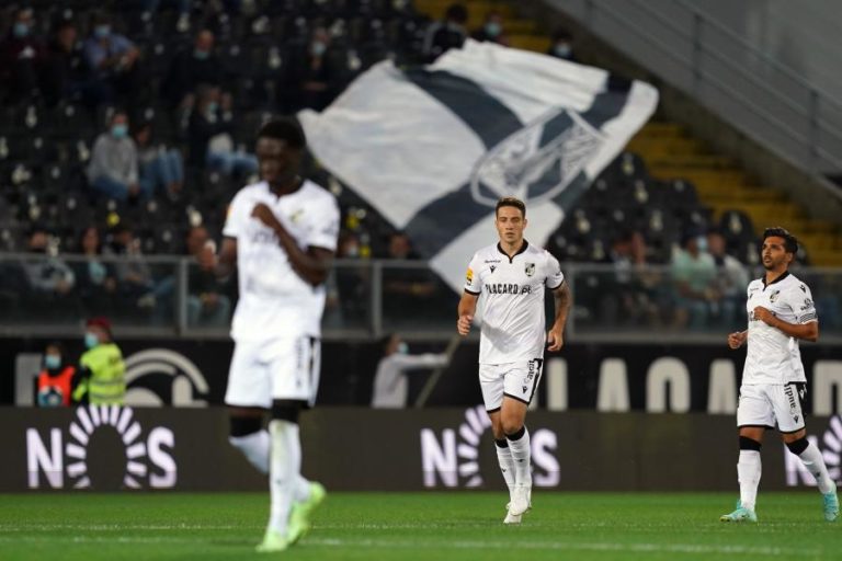 Vitória de Guimarães recebe Marítimo com as equipas separadas por três pontos