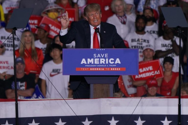 Donald Trump recorre à justiça para forçar Twitter a restaurar acesso à sua conta