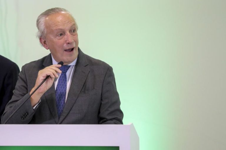 Santana Lopes disponível para entregar pelouros a vereadores da oposição