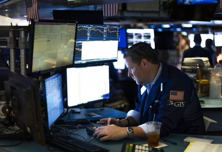 Wall Street segue no ‘verde” após dados do emprego e atas da Fed