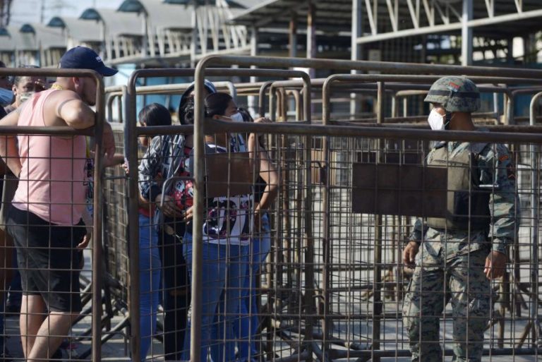 Papa muito triste com “terrível explosão de violência” em prisão do Equador