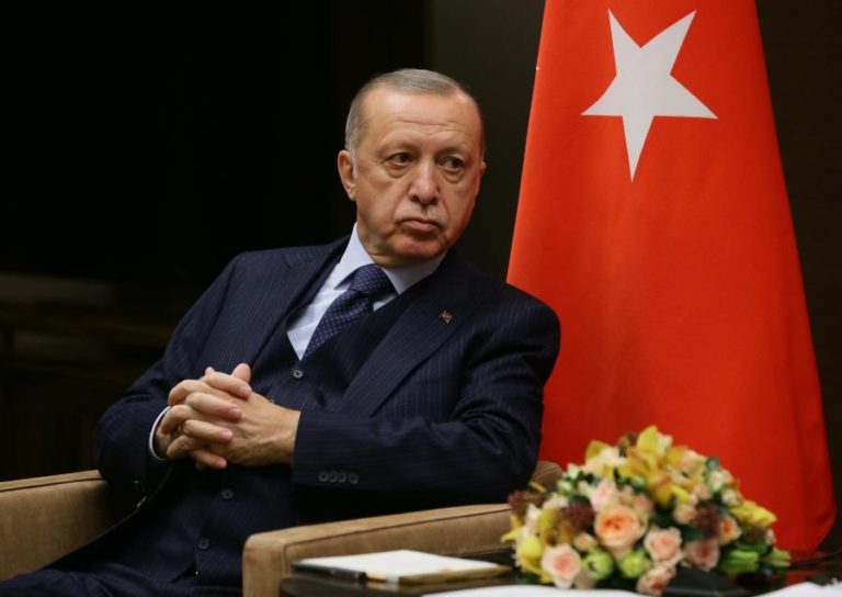 Síria: Erdogan “pronto para eliminar ameaças” contra Ancara no norte sírio