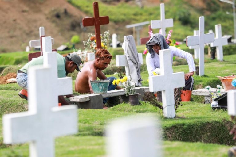 Covid-19: Pandemia já matou pelo menos 4.945.746 pessoas no mundo