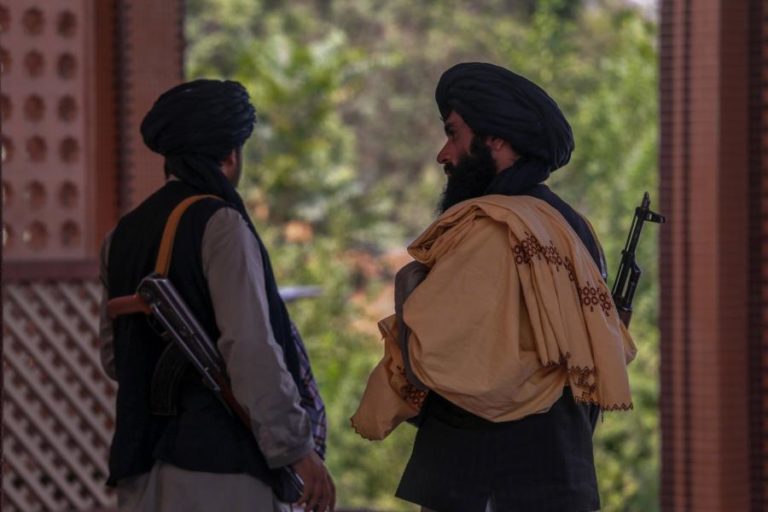 Rússia vai convidar talibãs para negociações internacionais em Moscovo