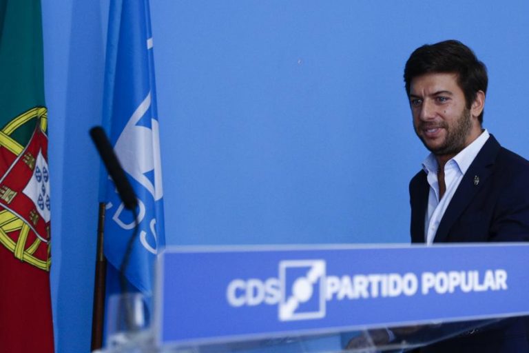 CDS-PP: Líderes de várias distritais pedem adiamento do congresso