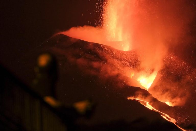 Pedro Sánchez anuncia mais 200ME para afetados pelo vulcão Cumbre Vieja