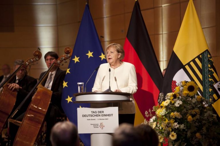 Merkel exorta partidos ao diálogo após as eleições na Alemanha