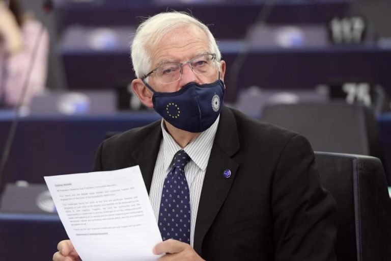 UE condena atentado contra mesquita no Afeganistão e pede respeito pelas minorias