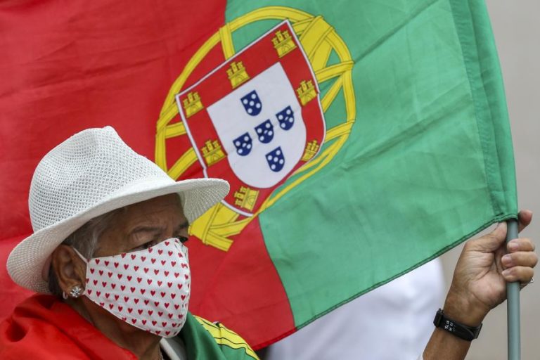 05 de Outubro: IL considera discurso de Marcelo “correto” mas “insuficiente”